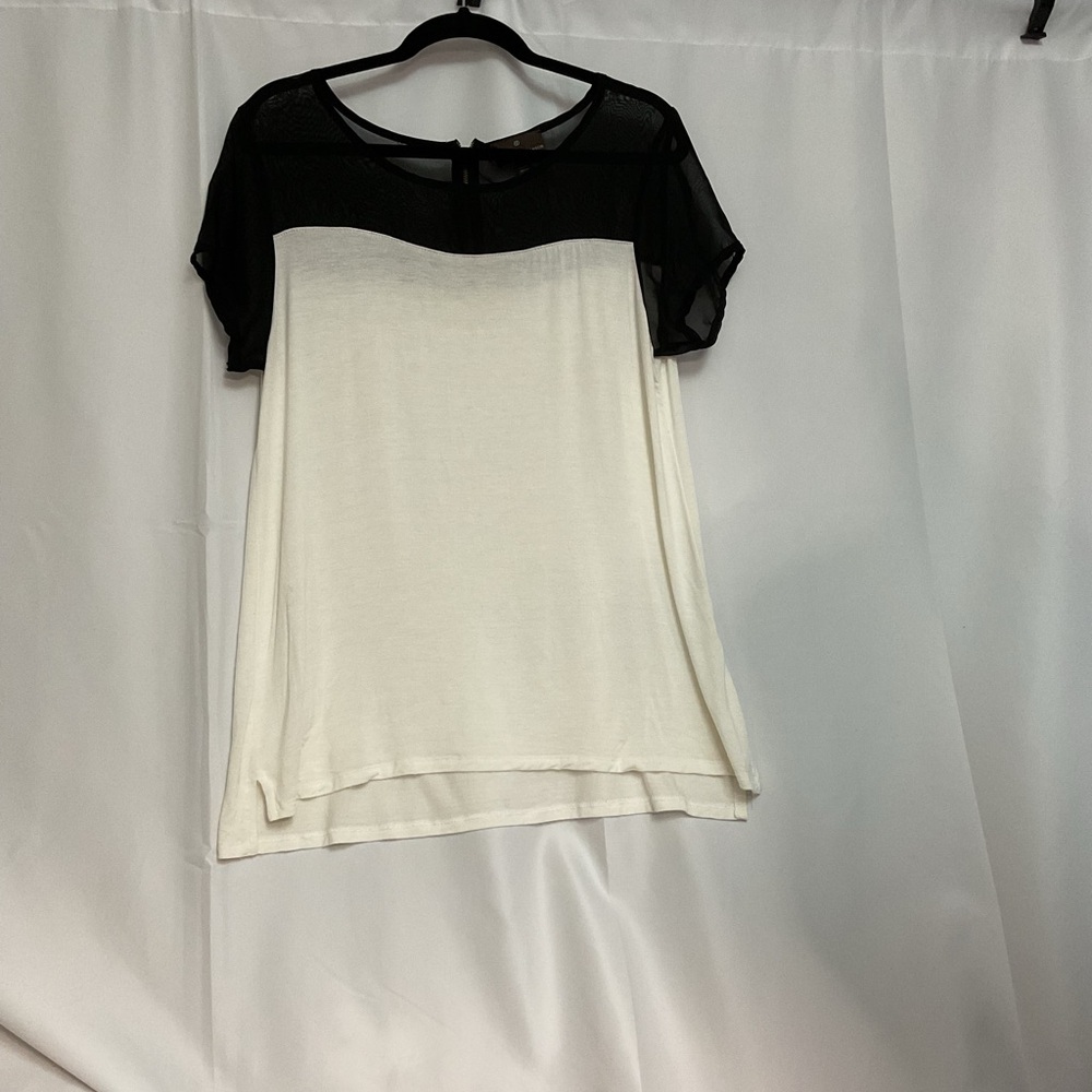 Fenn Wright Manson Black and Cream Asymmetrical Short Sleeve Blouse Size 8